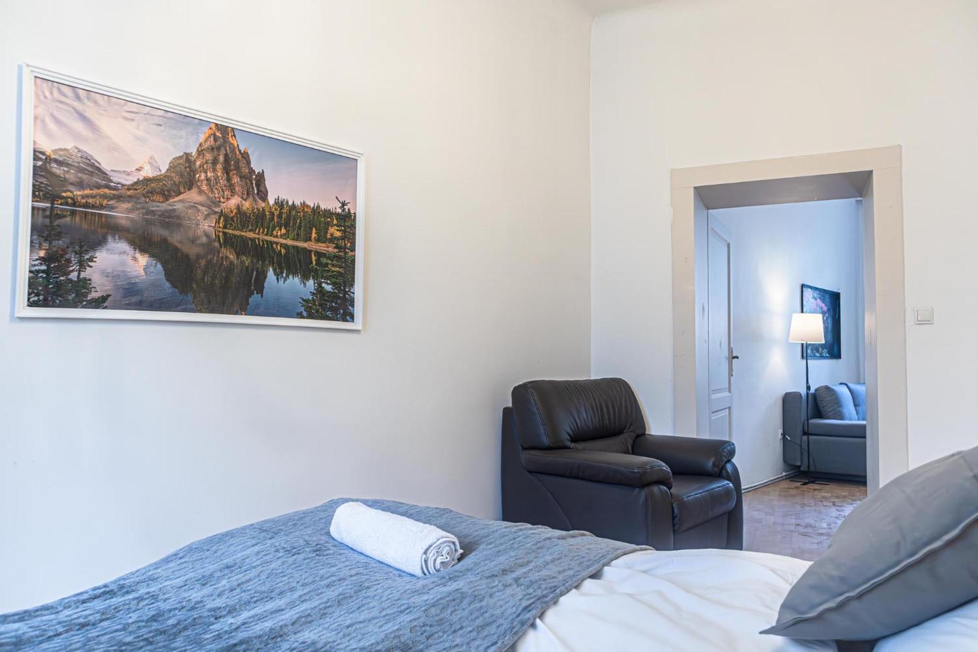 Pleasant 2br Apt- Near Train Station Hetzendorf Appartement *