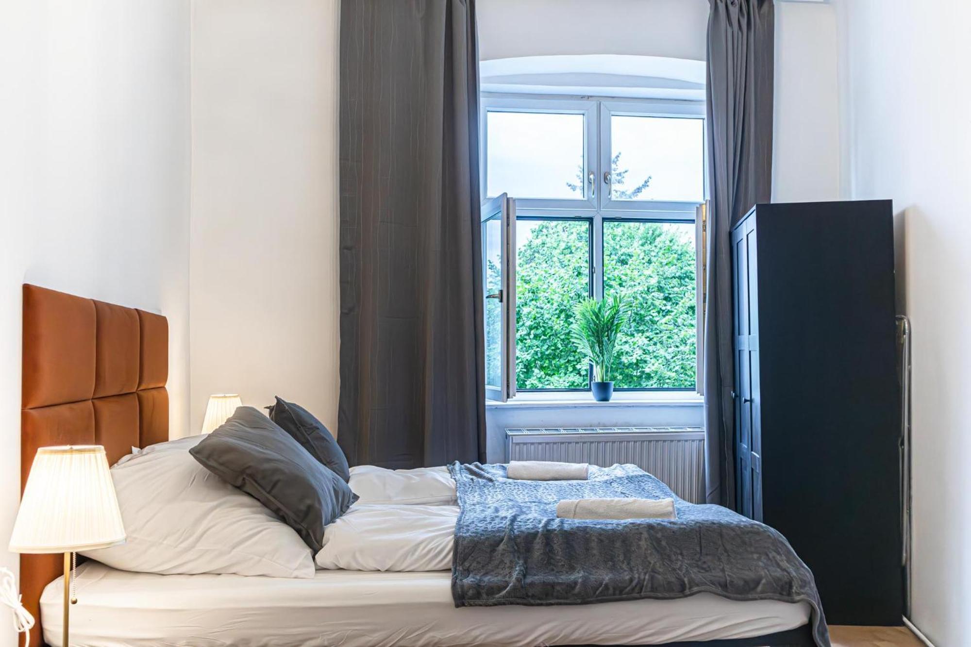 Pleasant 2br Apt- Near Train Station Hetzendorf Vienne