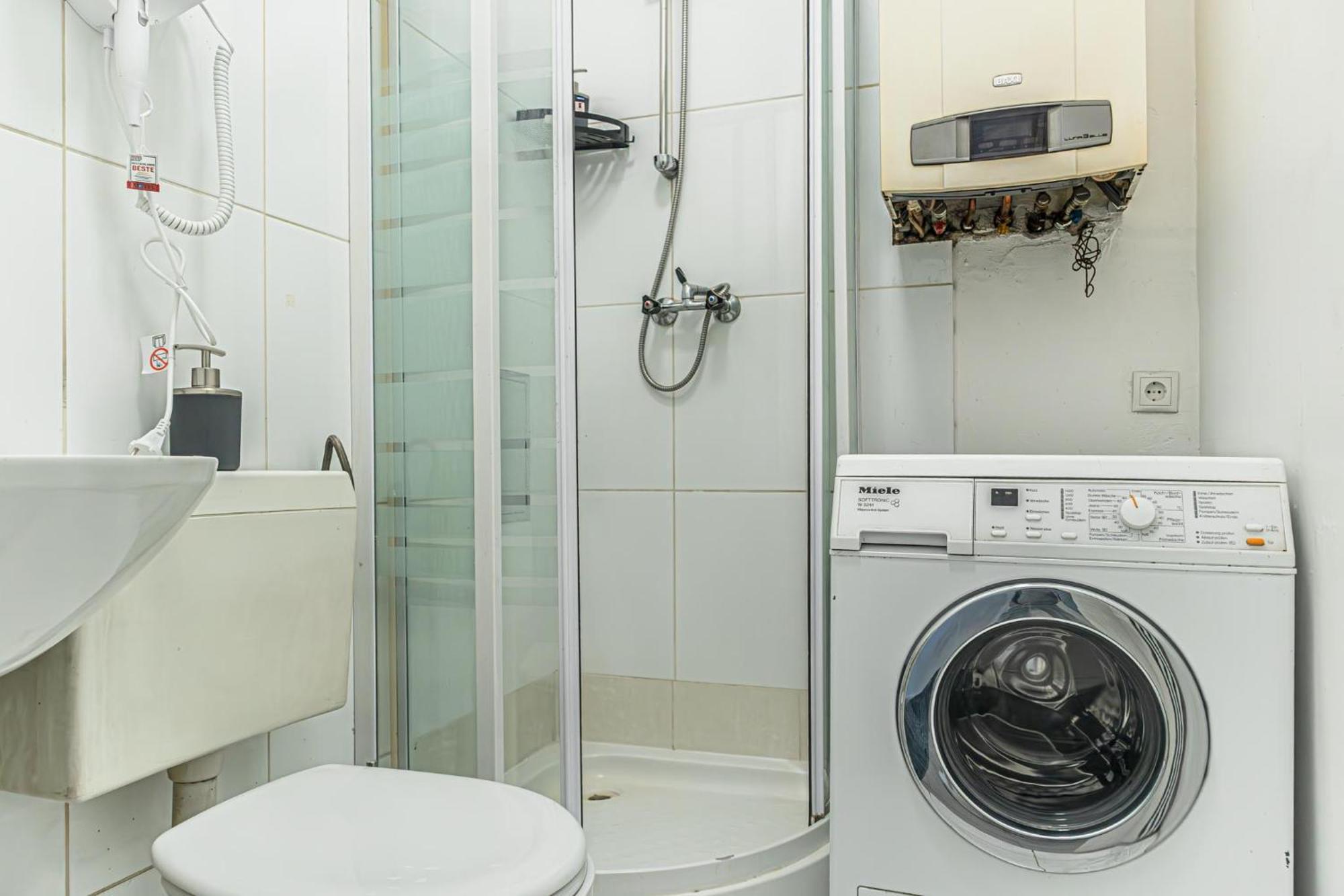 Pleasant 2br Apt- Near Train Station Hetzendorf Vienne